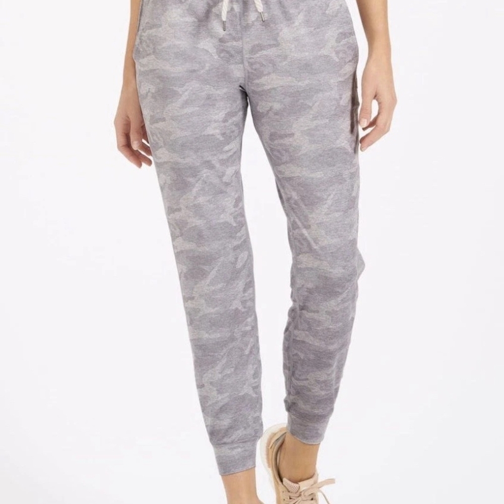Vuori Performance Gray Camo Joggers Size Large